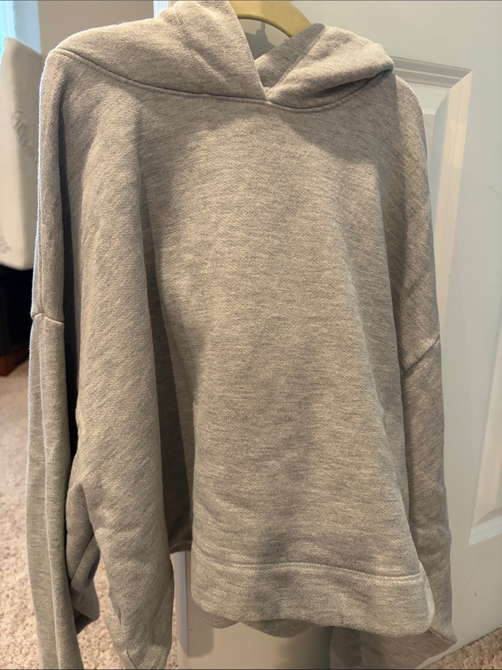 ALO Yoga Heather Gray Women's cropped Hoodie